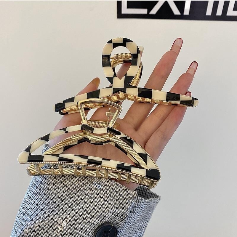 Lattice claw clip