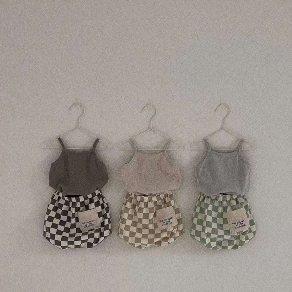 Vest & plaid shorts set